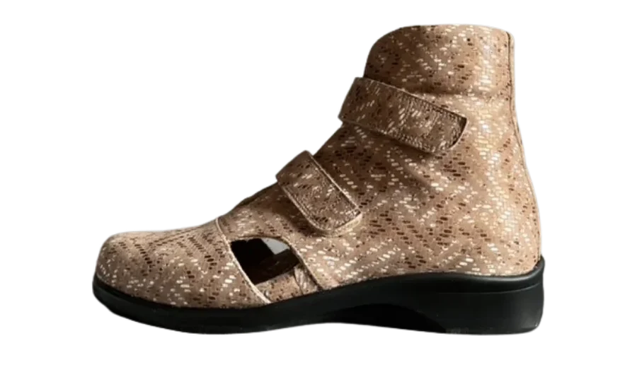 Handgefertigter orthopädischer Maßschuh aus der Werkstatt von progangart, Meisterbetrieb Achim Gaab in Mauer bei Heidelberg