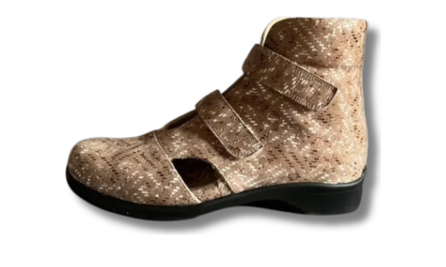 Handgefertigter orthopädischer Maßschuh aus der Werkstatt von progangart, Meisterbetrieb Achim Gaab in Mauer bei Heidelberg