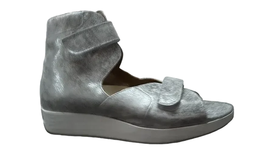 Handgefertigter orthopädischer Maßschuh aus der Werkstatt von progangart, Meisterbetrieb Achim Gaab in Mauer bei Heidelberg